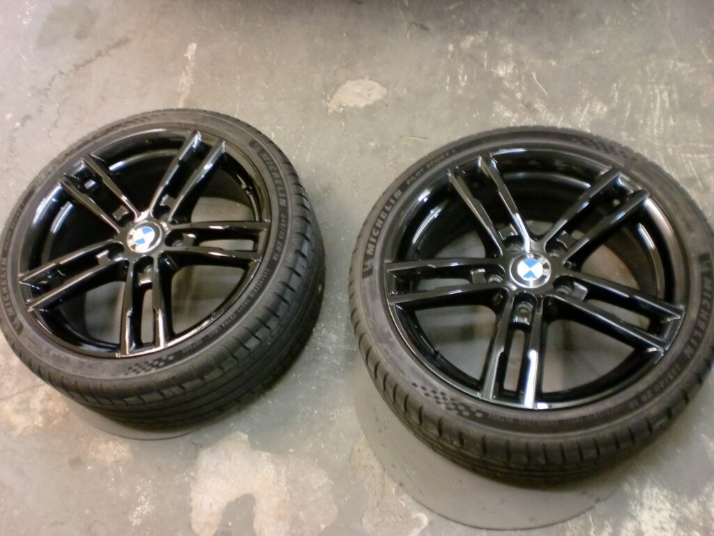 昭島市　BMWブラック塗装ホイール傷修理