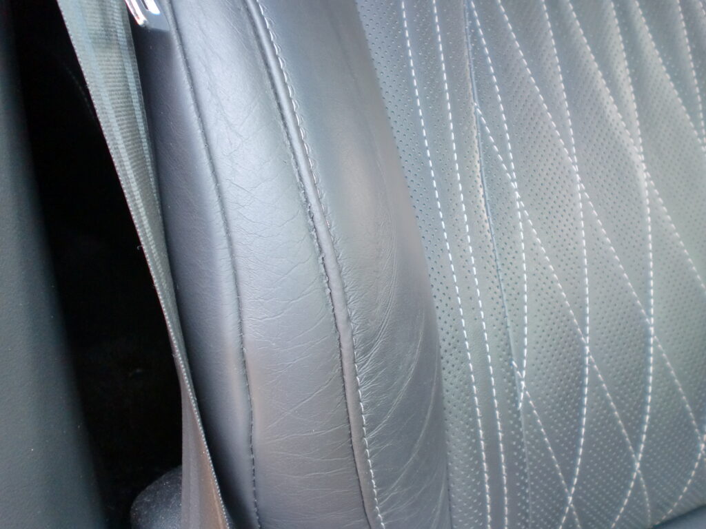 羽村市　レザーシート擦れ修理
