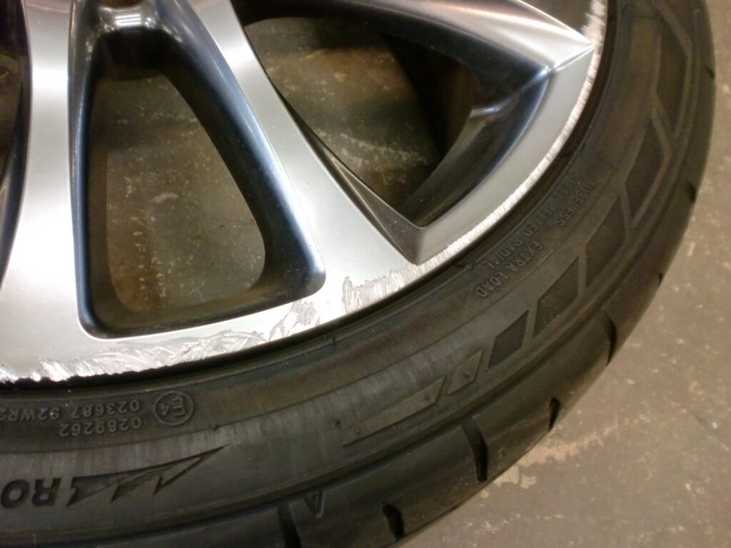 西多摩郡瑞穂町 ハイパーシルバーホイール傷修理