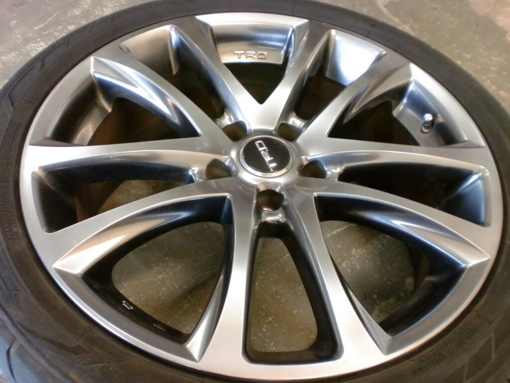 西多摩郡瑞穂町 ハイパーシルバーホイール傷修理