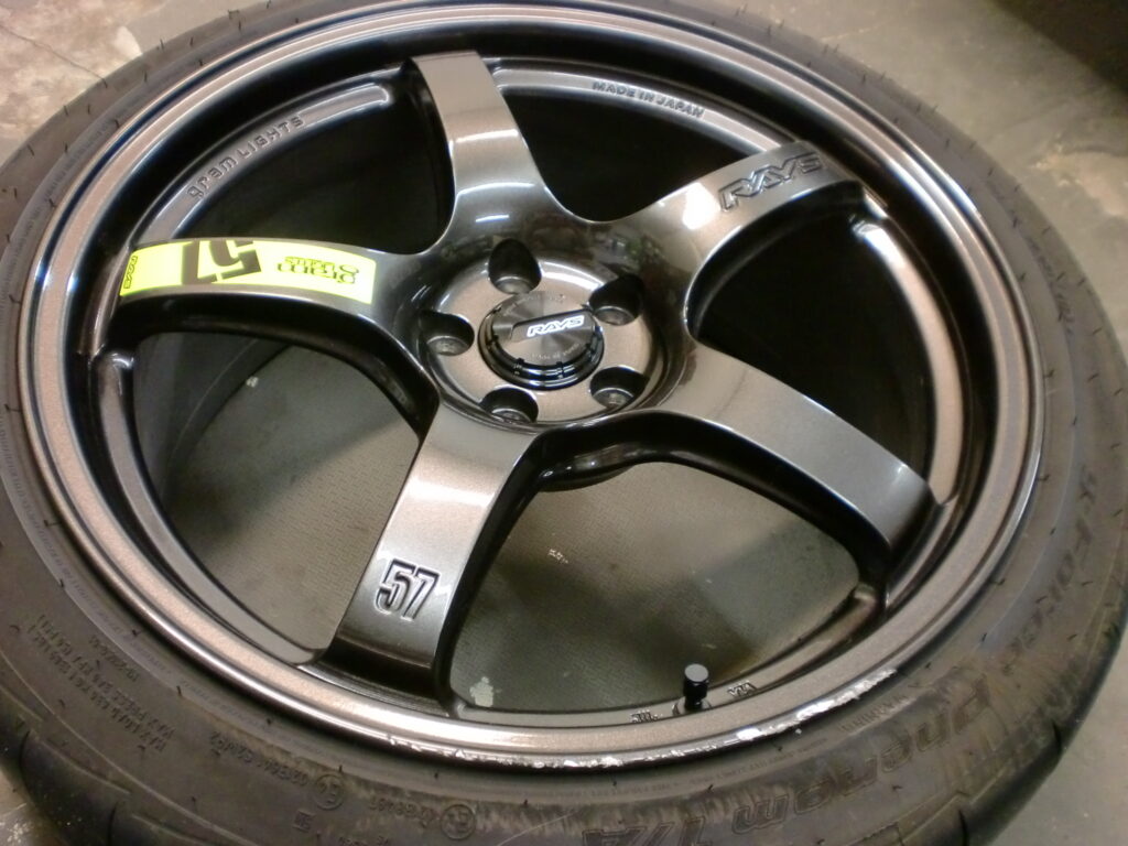 福生市 RAYSガンメタホイール傷修理