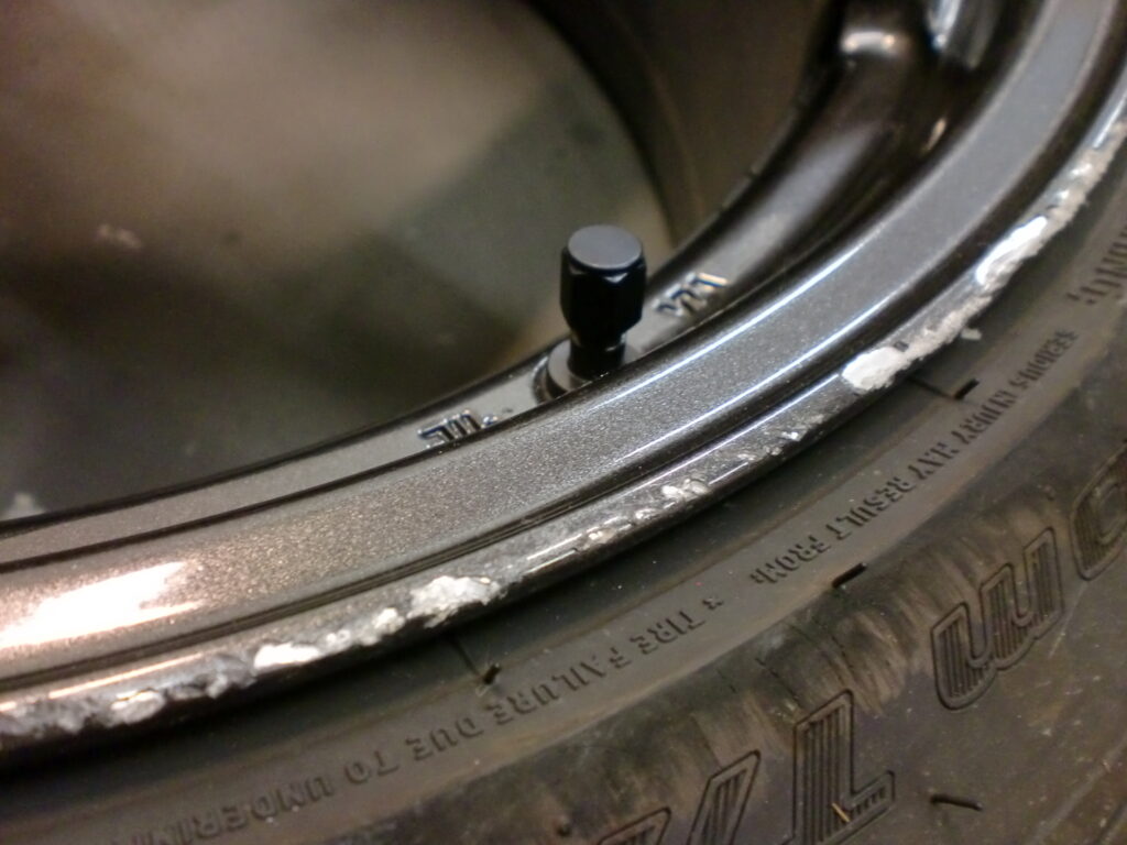 福生市 RAYSガンメタホイール傷修理