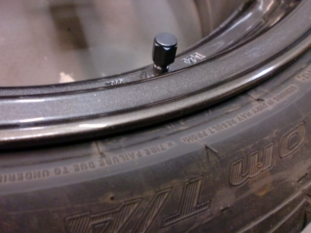 福生市 RAYSガンメタホイール傷修理