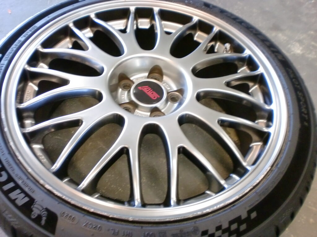 三鷹市 ハイパーシルバーホイール傷修理