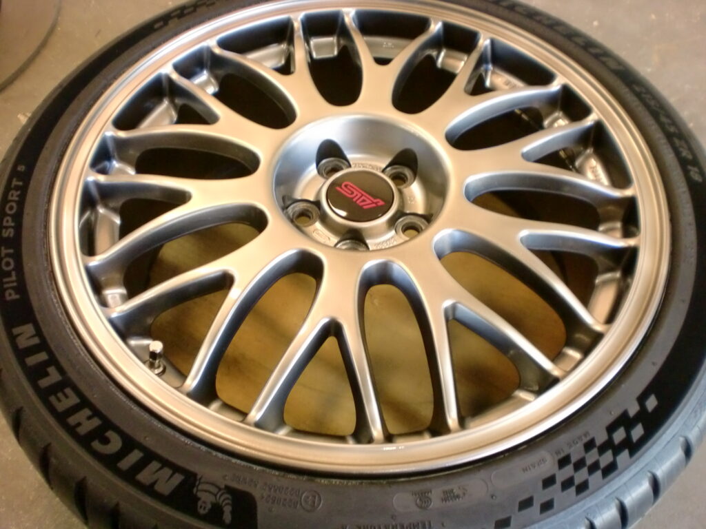 三鷹市 ハイパーシルバーホイール傷修理