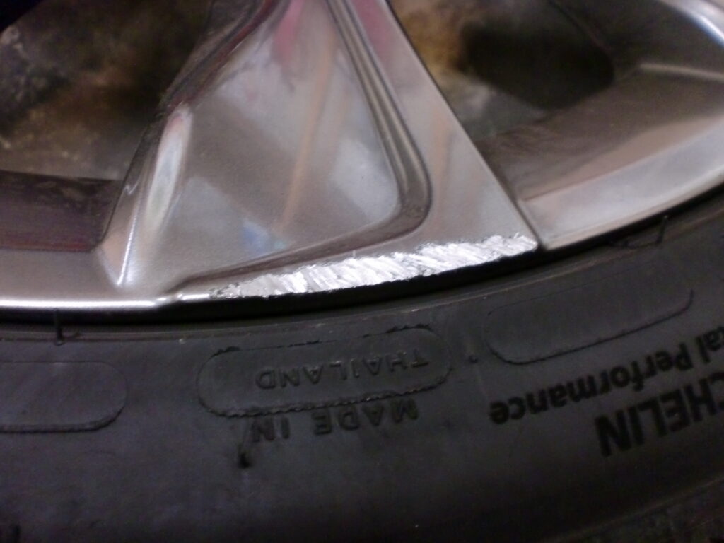 八王子市 ハイパーシルバーホイール傷修理