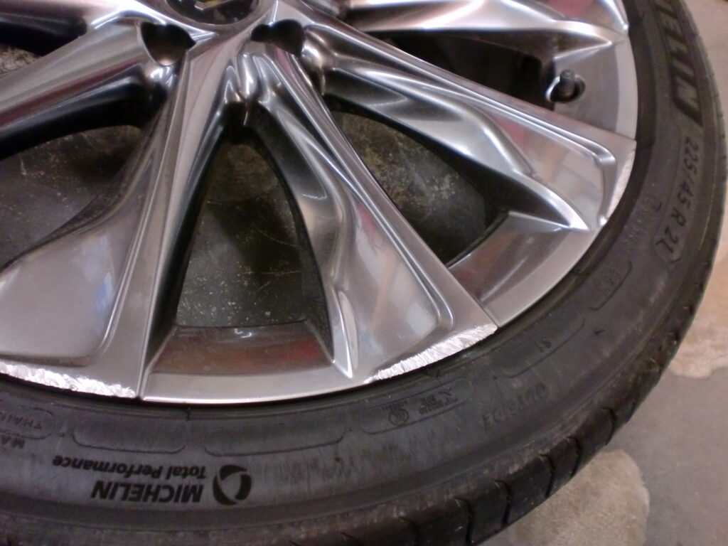 八王子市 ハイパーシルバーホイール傷修理