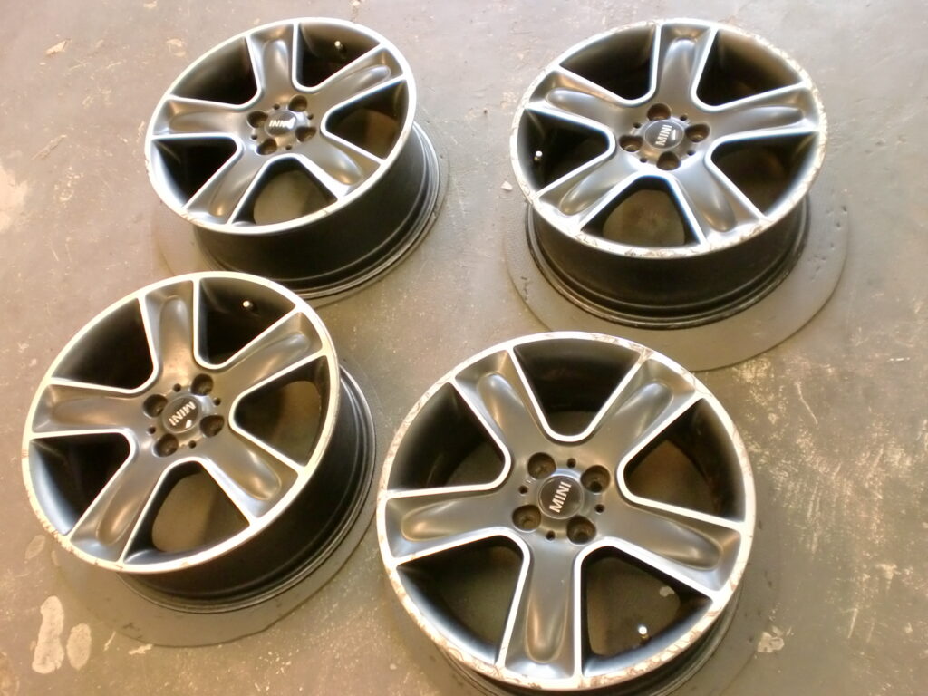 青梅市　MINIポリッシュホイール傷修理