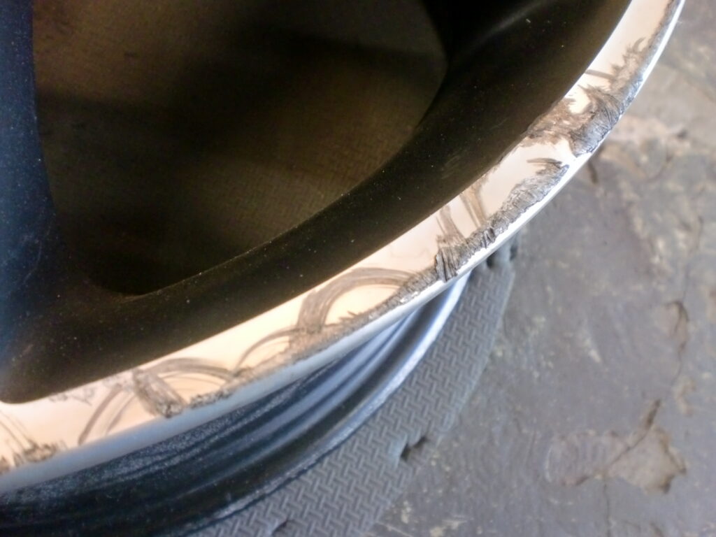 青梅市　MINIポリッシュホイール傷修理