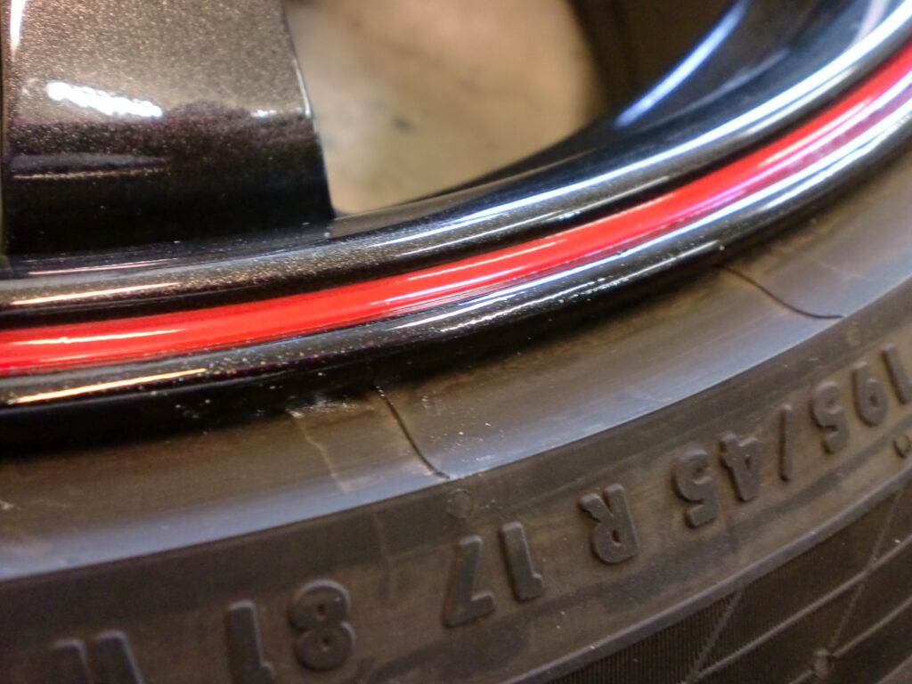 あきる野市　ブラック塗装ホイール傷修理