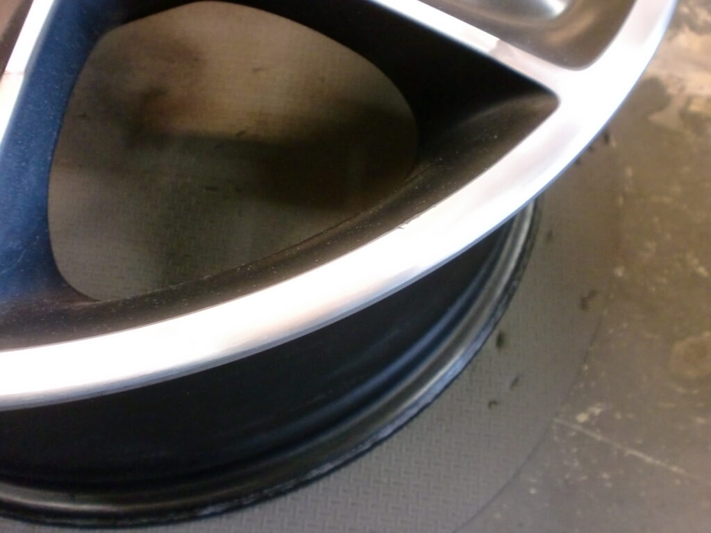 青梅市　MINIポリッシュホイール傷修理