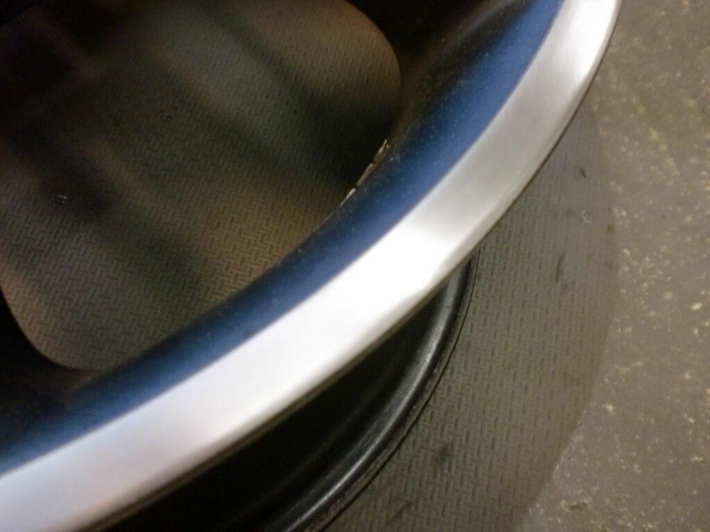 青梅市　MINIポリッシュホイール傷修理