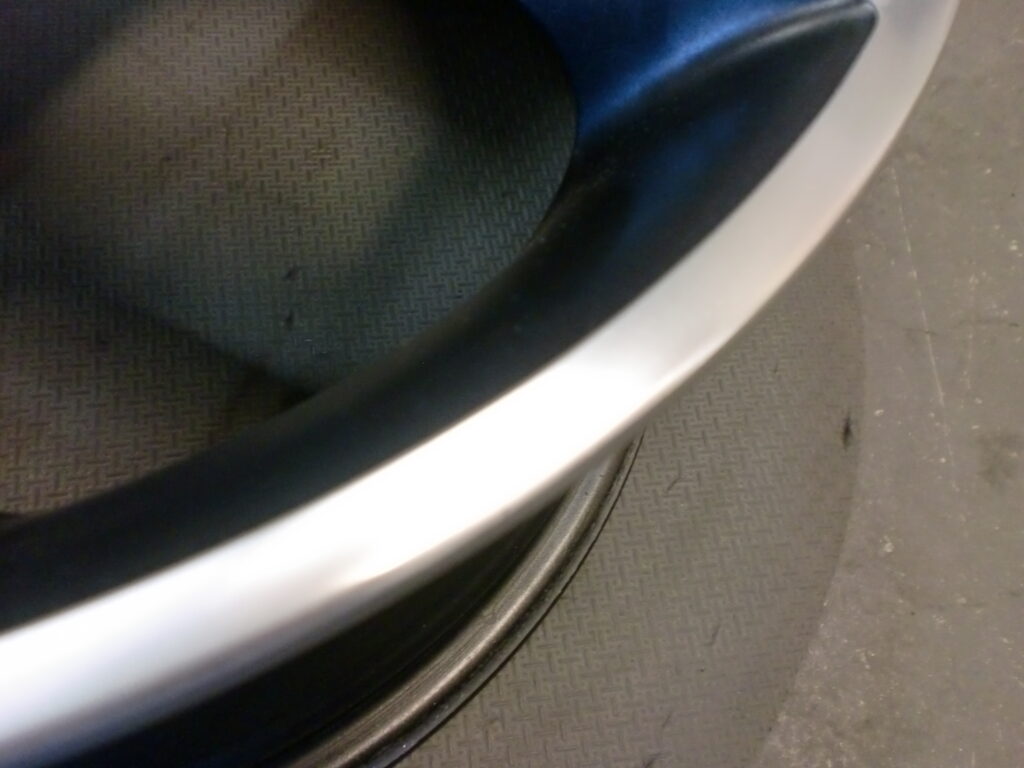 青梅市　MINIポリッシュホイール傷修理