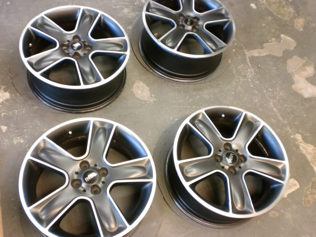 青梅市　MINIポリッシュホイール傷修理