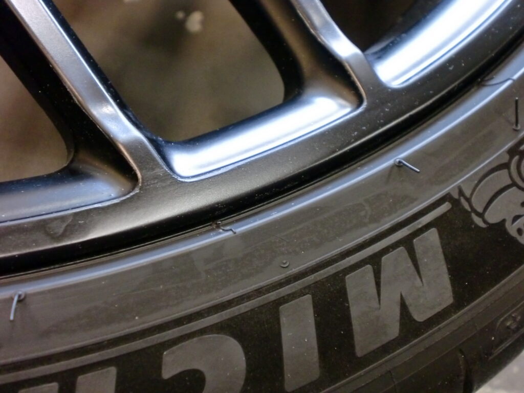 府中市 マットブラックホイール傷修理