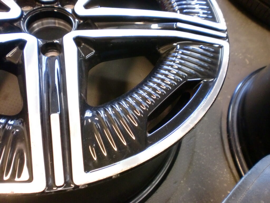 青梅市　ホイールブラック塗装塗り替え