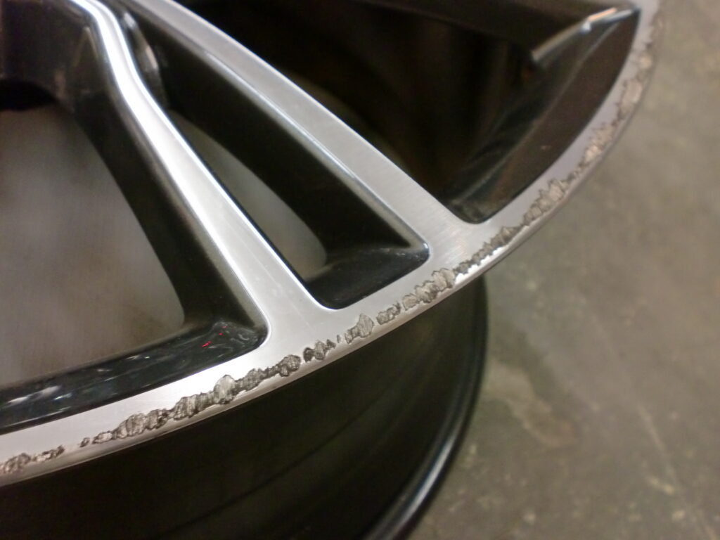 あきる野市　ポリッシュホイール傷修理