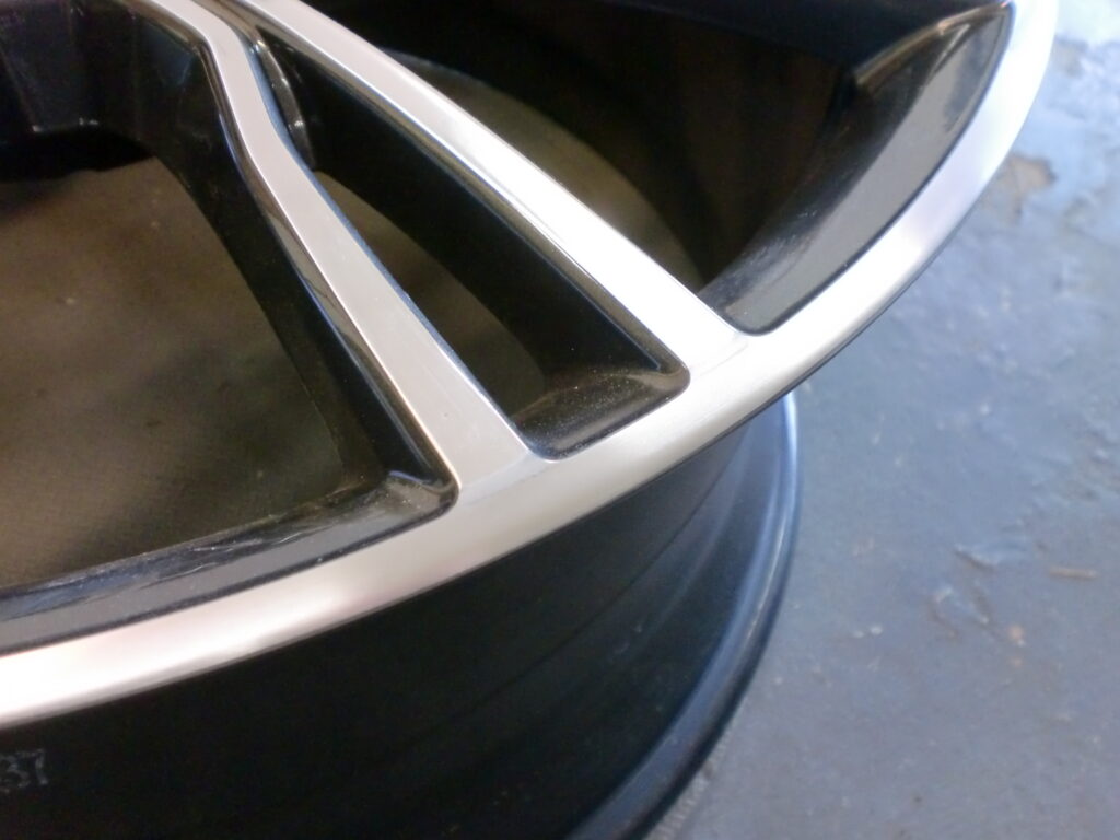 あきる野市　ポリッシュホイール傷修理