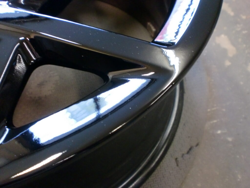 あきる野市 ブラック塗装ホイール傷修理