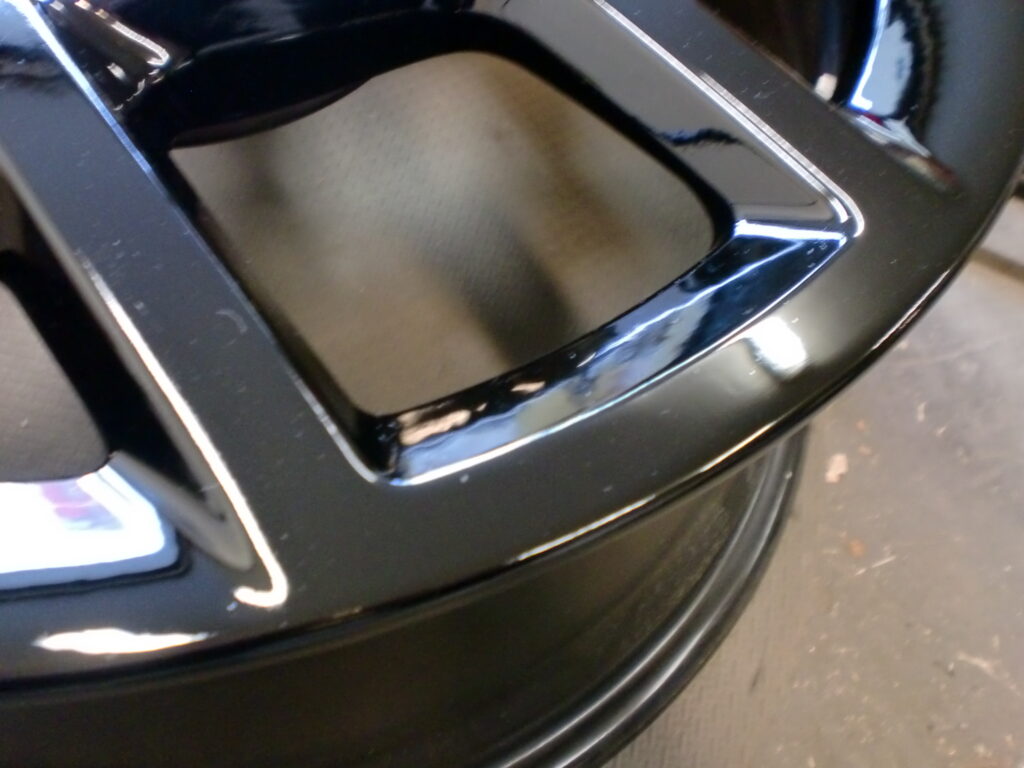 あきる野市 ブラック塗装ホイール傷修理