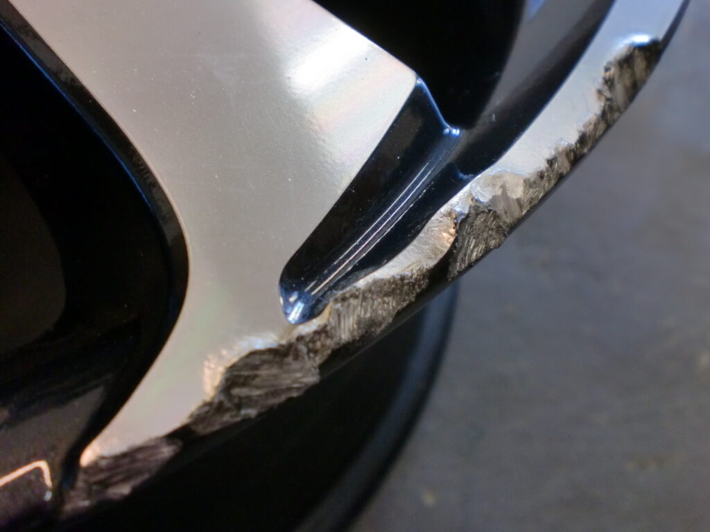 飯能市　ポリッシュツートンホイール傷修理