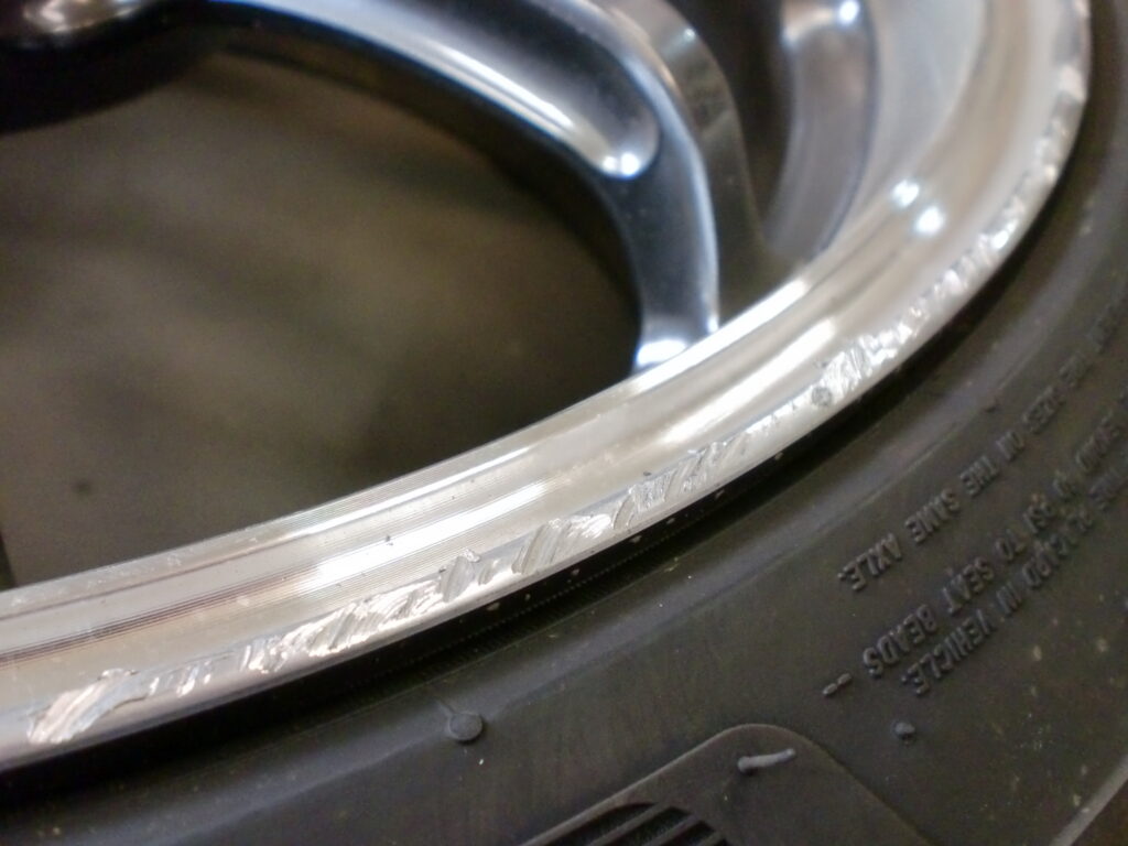 青梅市　ADVANポリッシュホイール傷修理