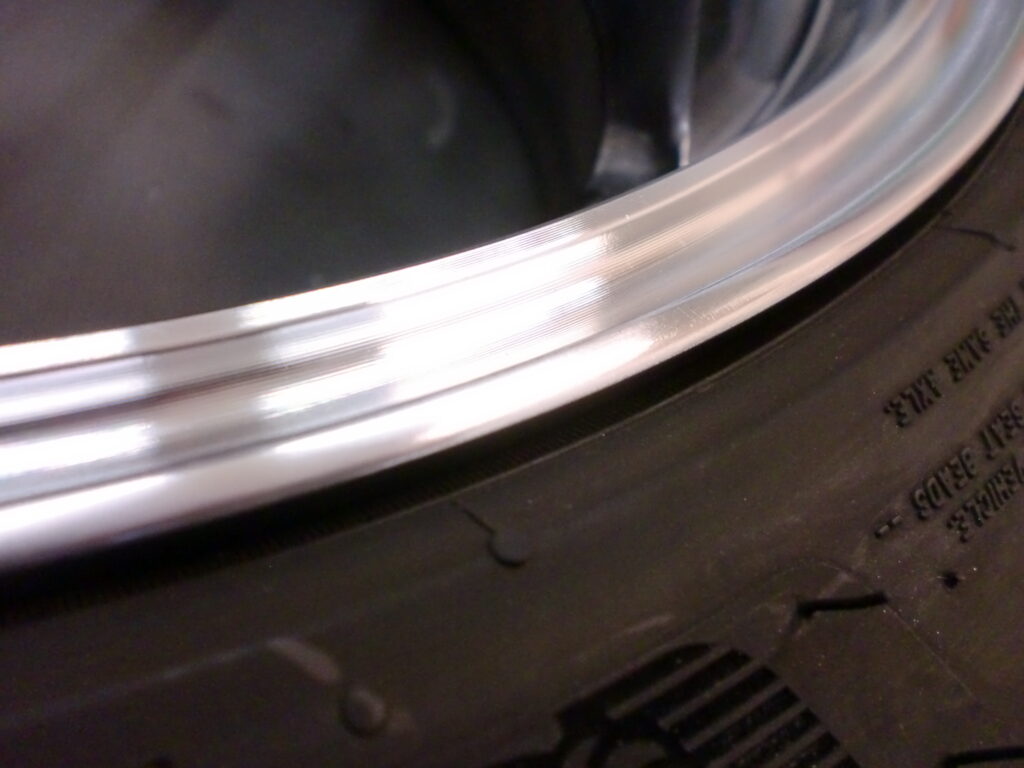 青梅市　ADVANポリッシュホイール傷修理