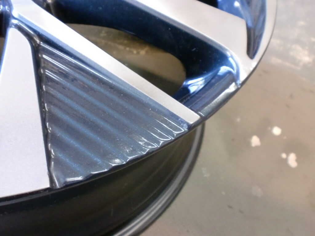 飯能市　ポリッシュツートンホイール傷修理