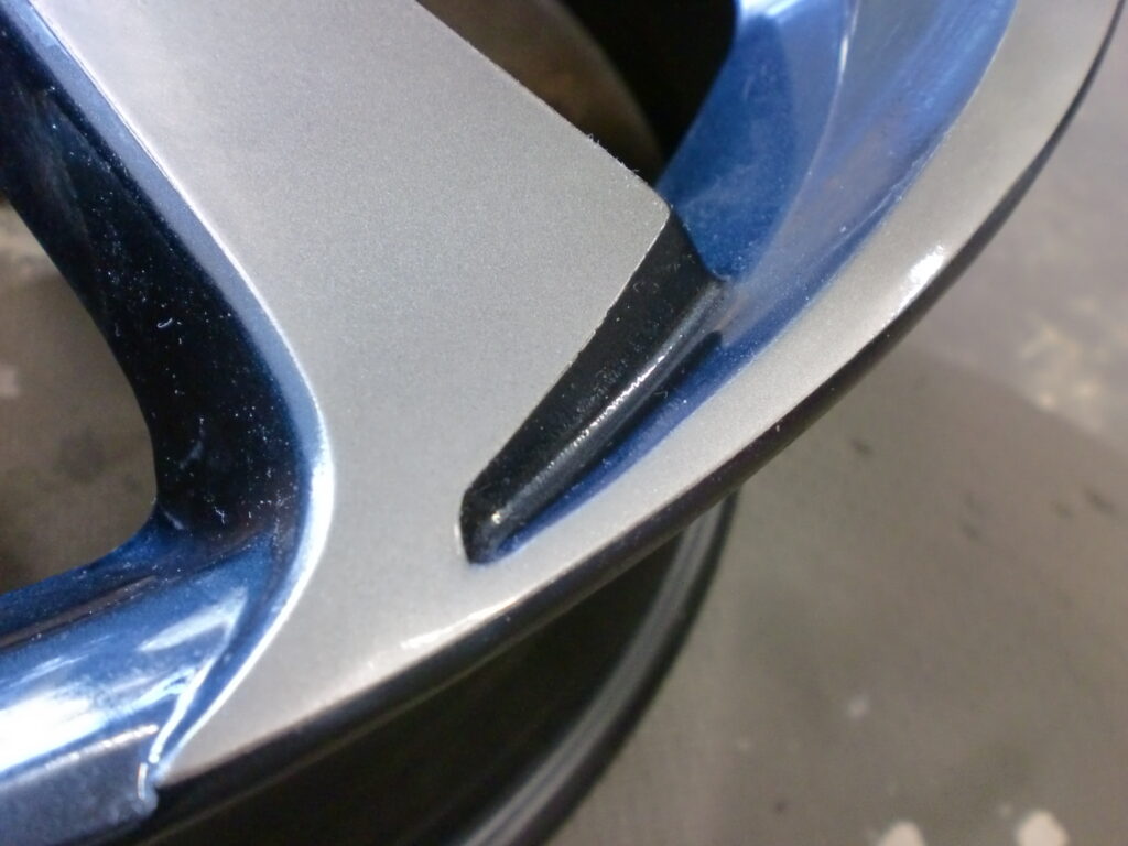 飯能市　ポリッシュツートンホイール傷修理