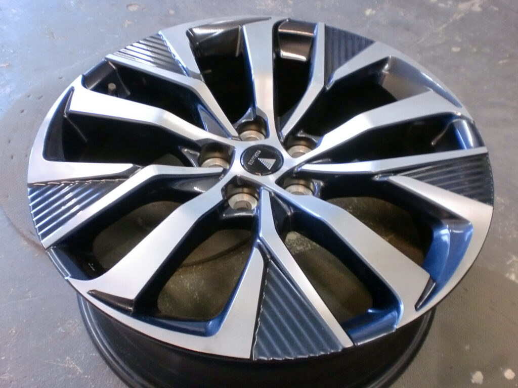 飯能市　ポリッシュツートンホイール傷修理