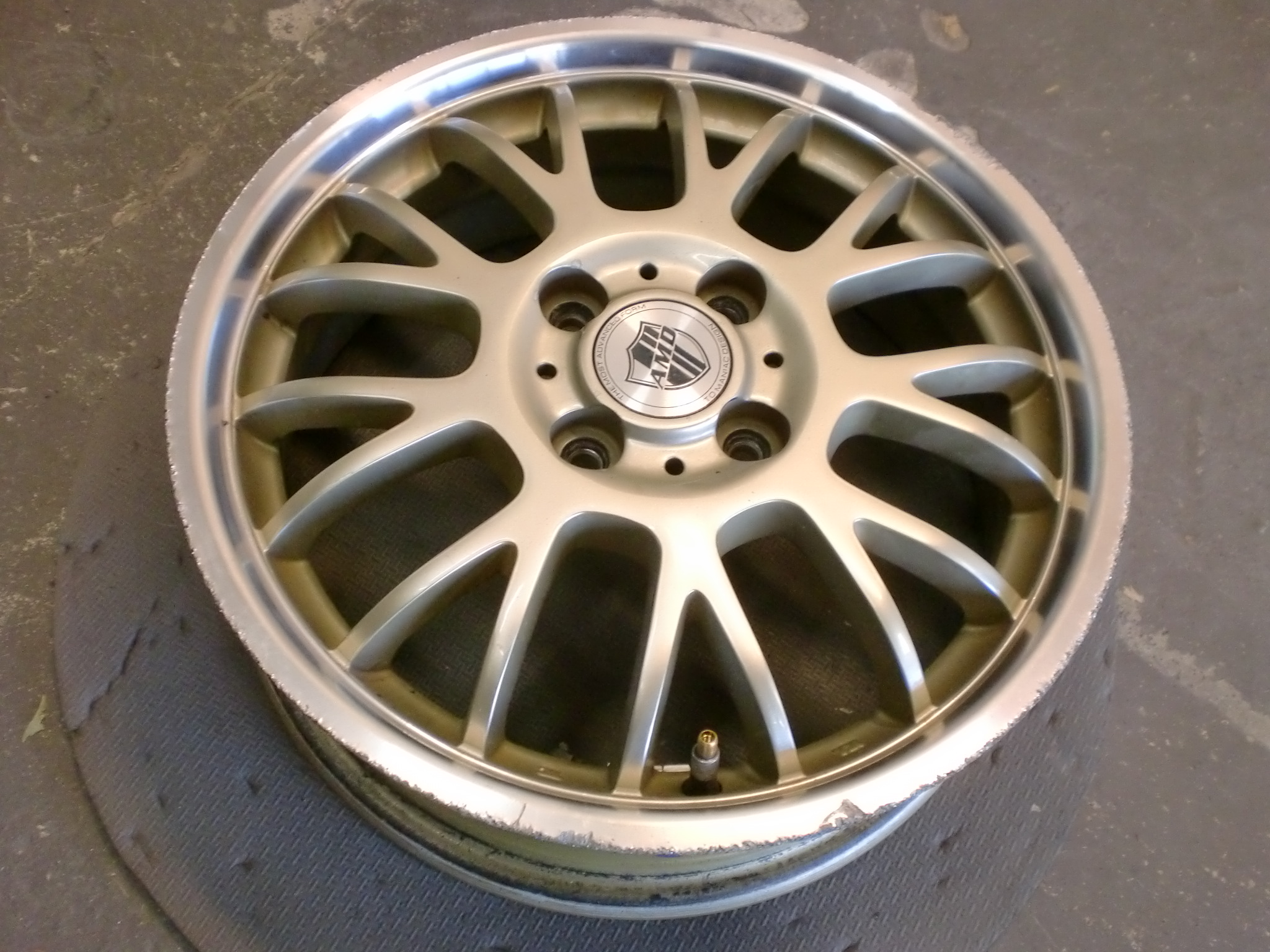 西多摩郡瑞穂町　アルマイトリムホイール傷修理