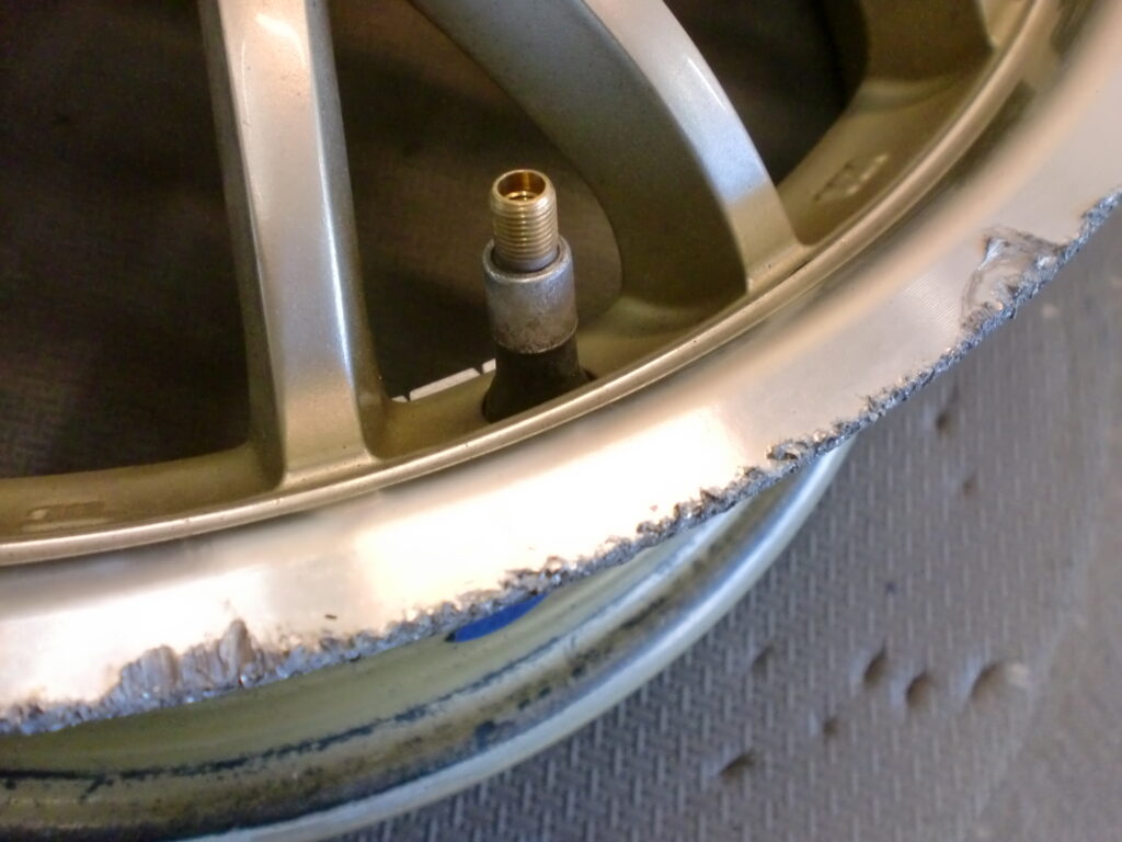 西多摩郡瑞穂町　アルマイトリムホイール傷修理