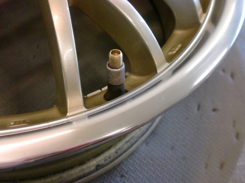 西多摩郡瑞穂町　アルマイトリムホイール傷修理