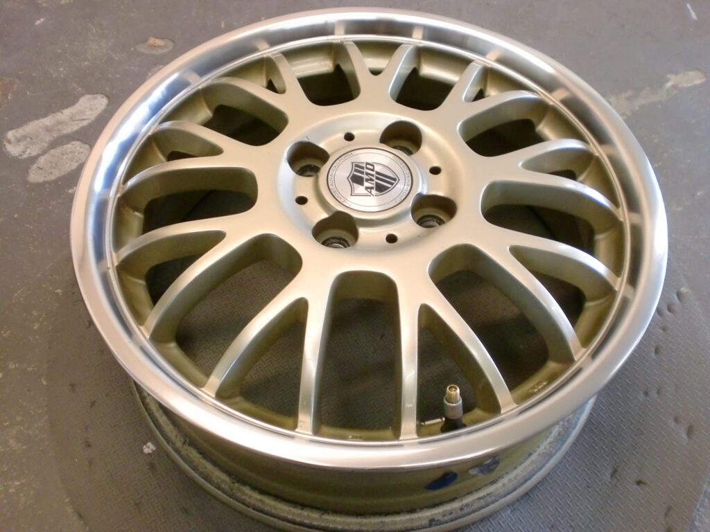 西多摩郡瑞穂町　アルマイトリムホイール傷修理