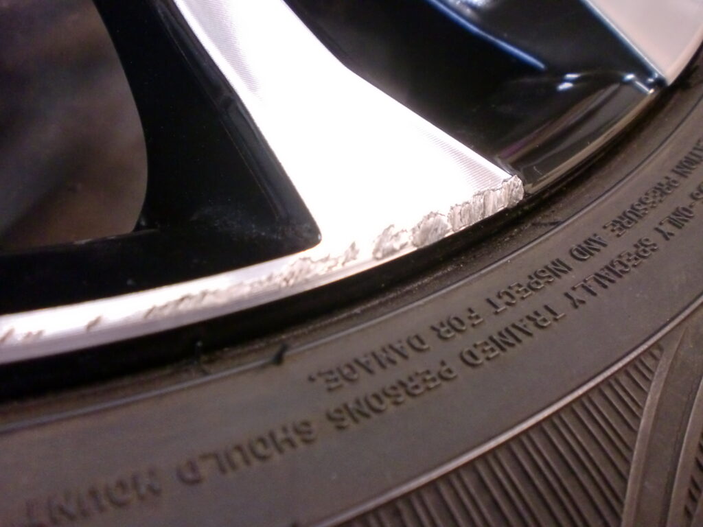 青梅市　ポリッシュホイール傷修理