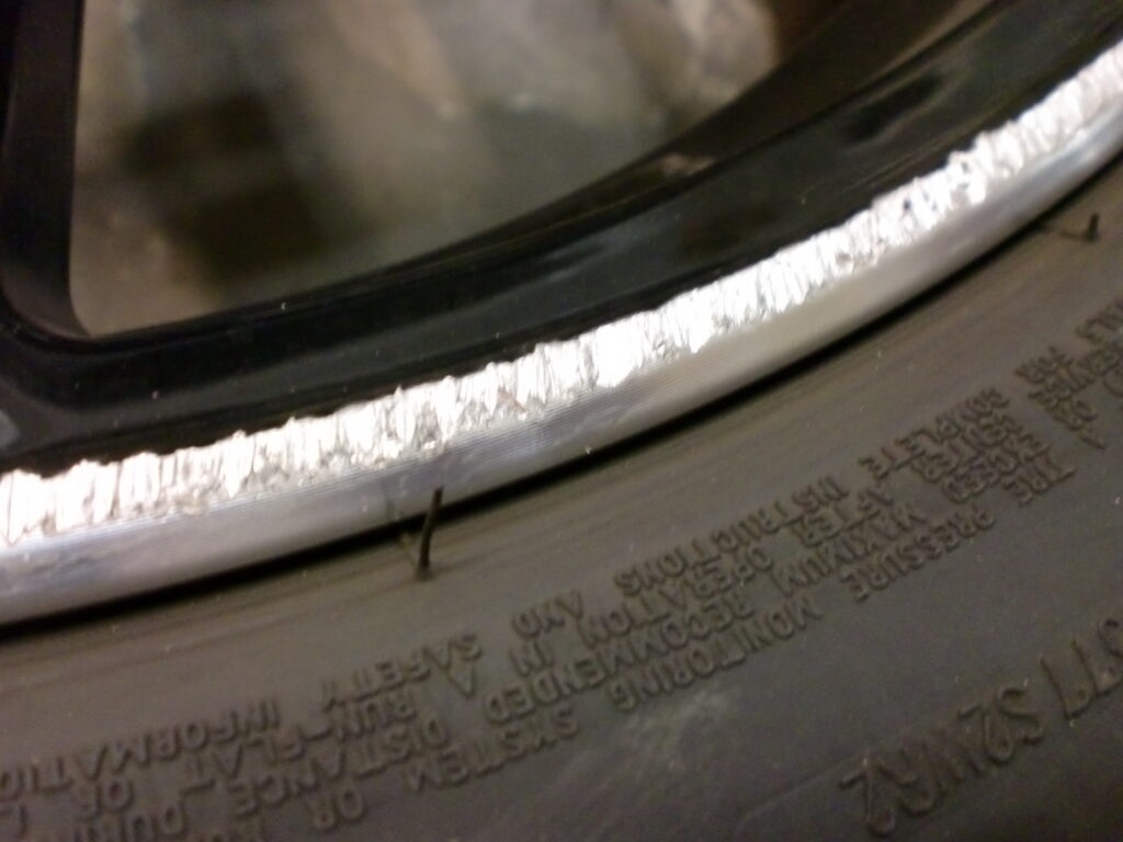 小金井市　ポリッシュホイール傷修理