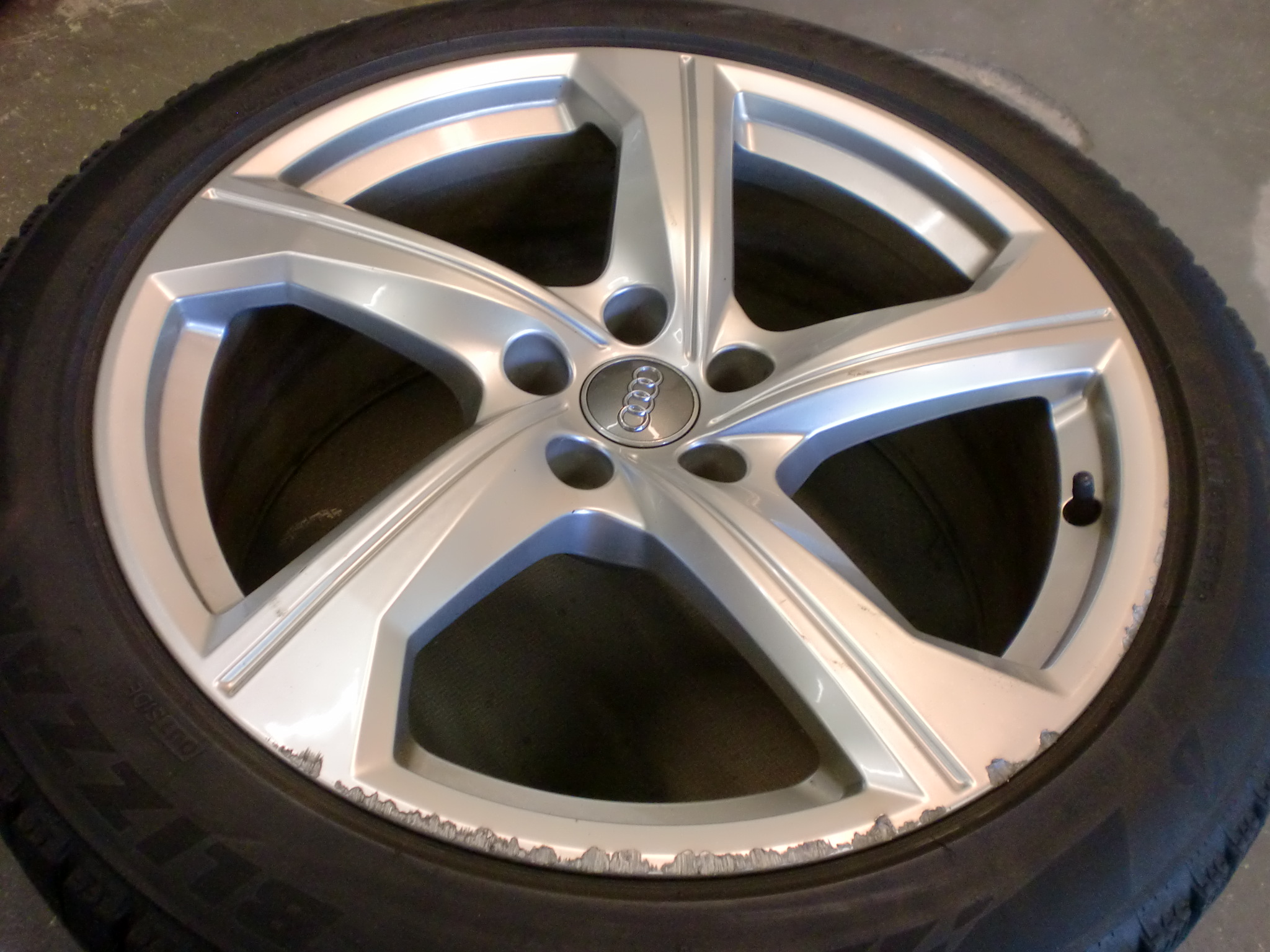 福生市　シルバー塗装ホイール傷修理