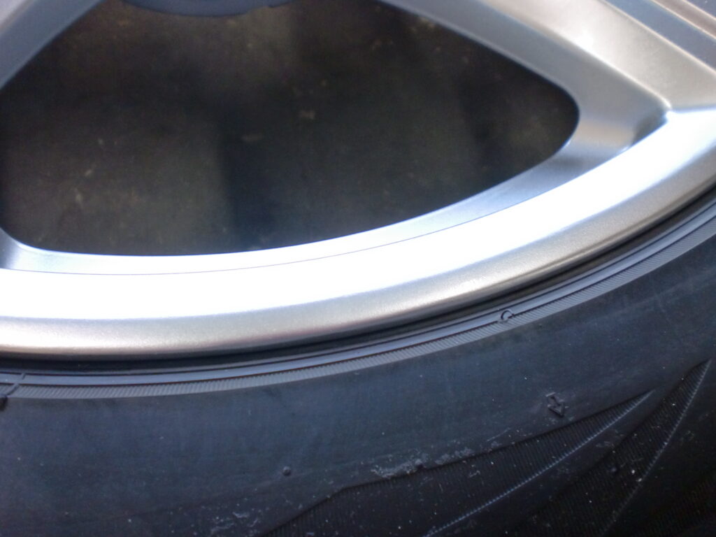 福生市 シルバー塗装ホイール傷修理