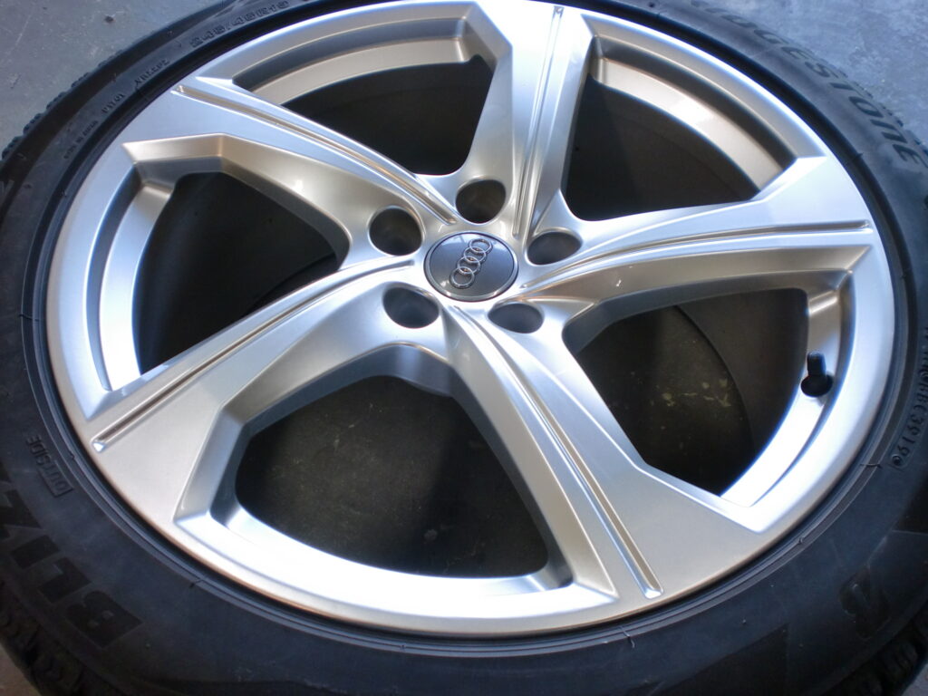 福生市 シルバー塗装ホイール傷修理