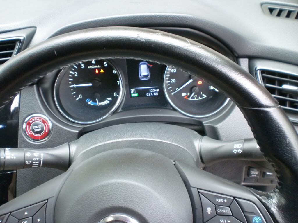 府中市 レザーステアリング傷修理