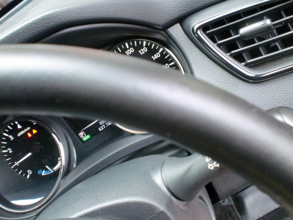 府中市 レザーステアリング傷修理