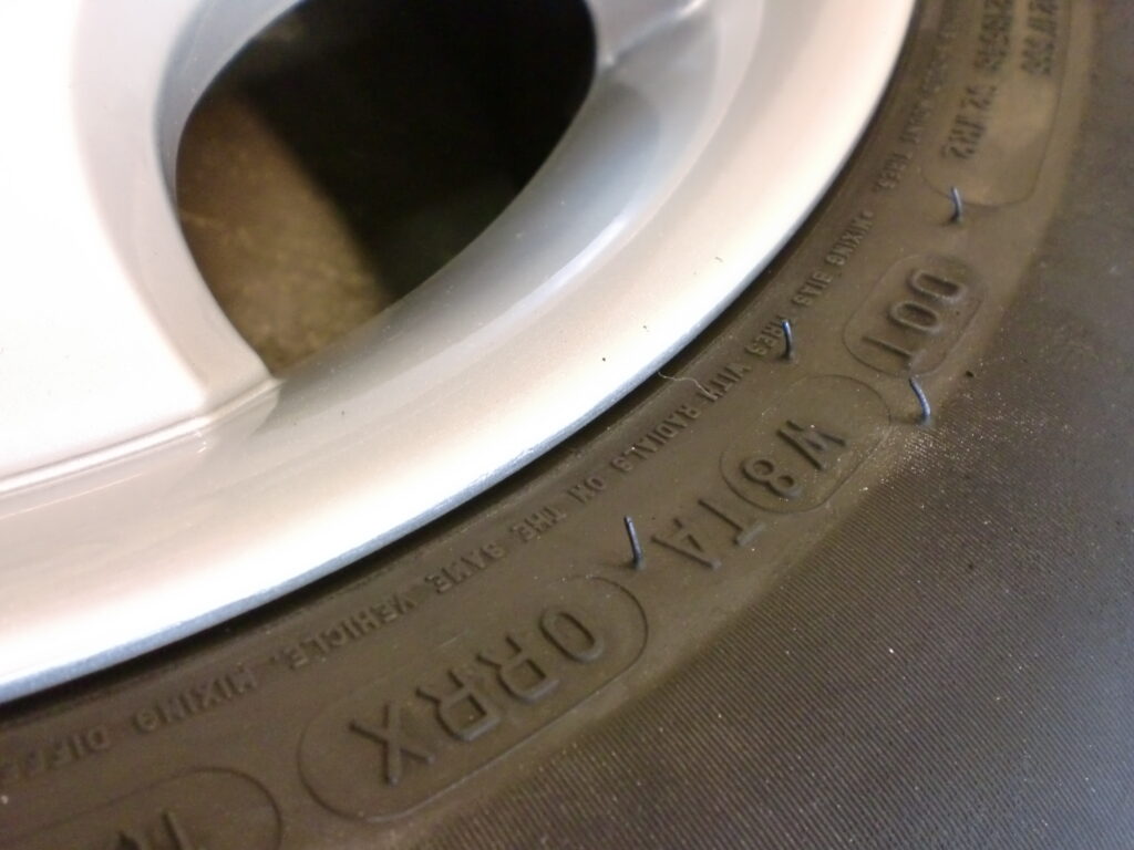 所沢市 シルバー塗装ホイール傷修理