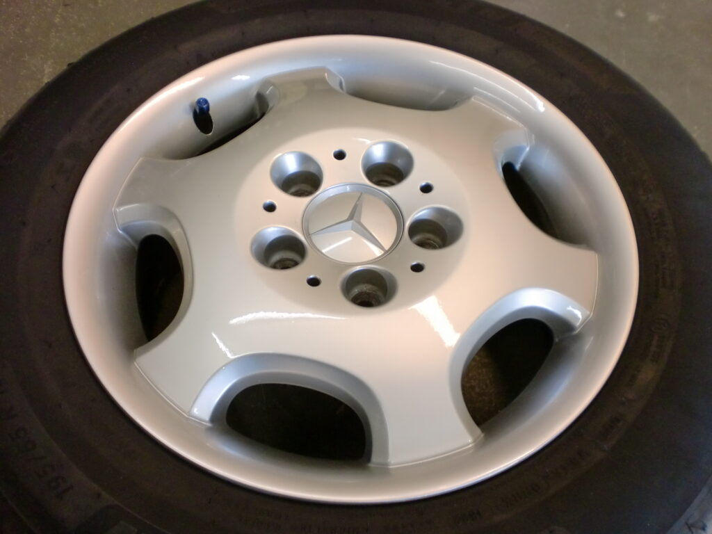 所沢市 シルバー塗装ホイール傷修理