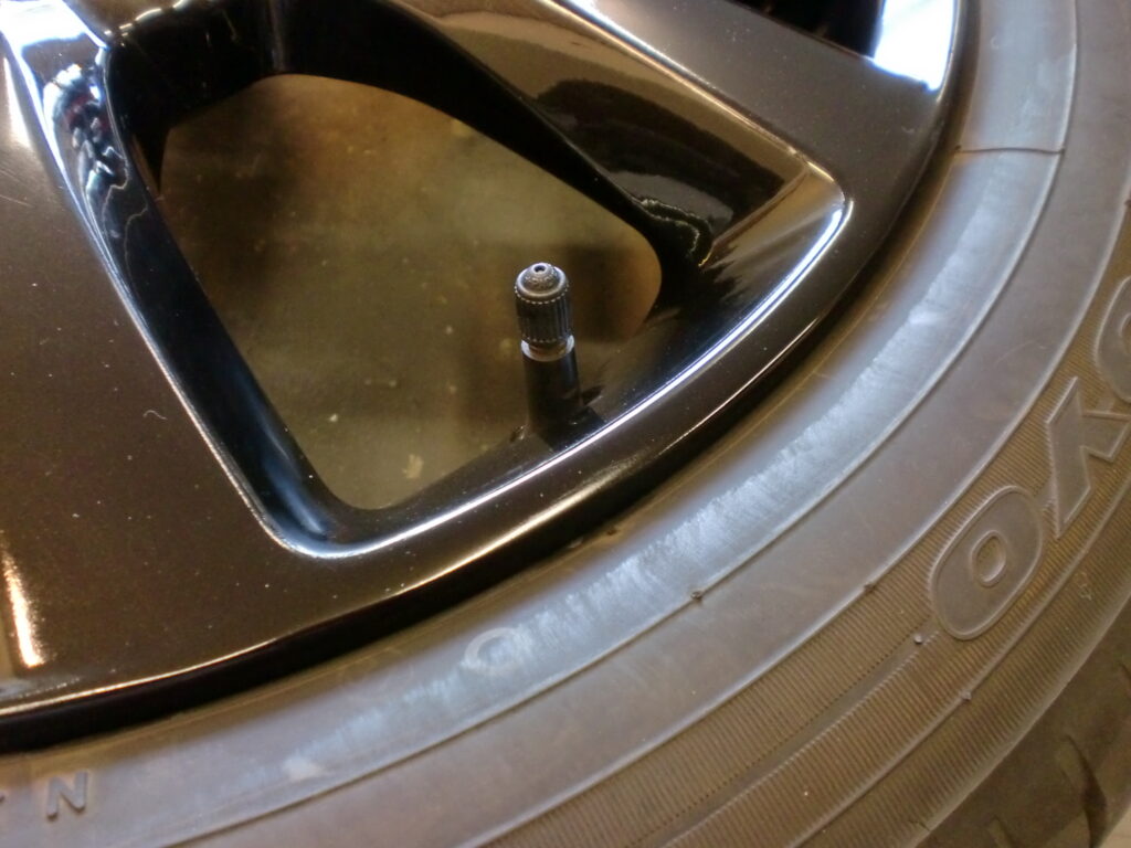 昭島市　ブラック塗装ホイール傷修理