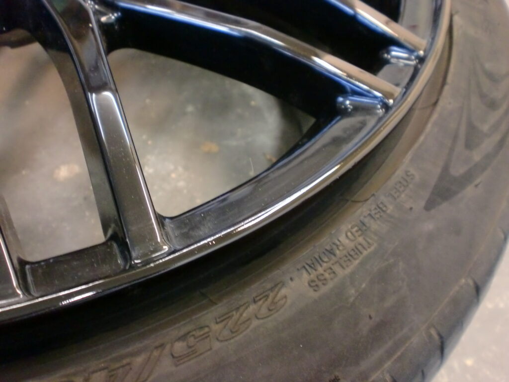 昭島市　ブラック塗装ホイール傷修理