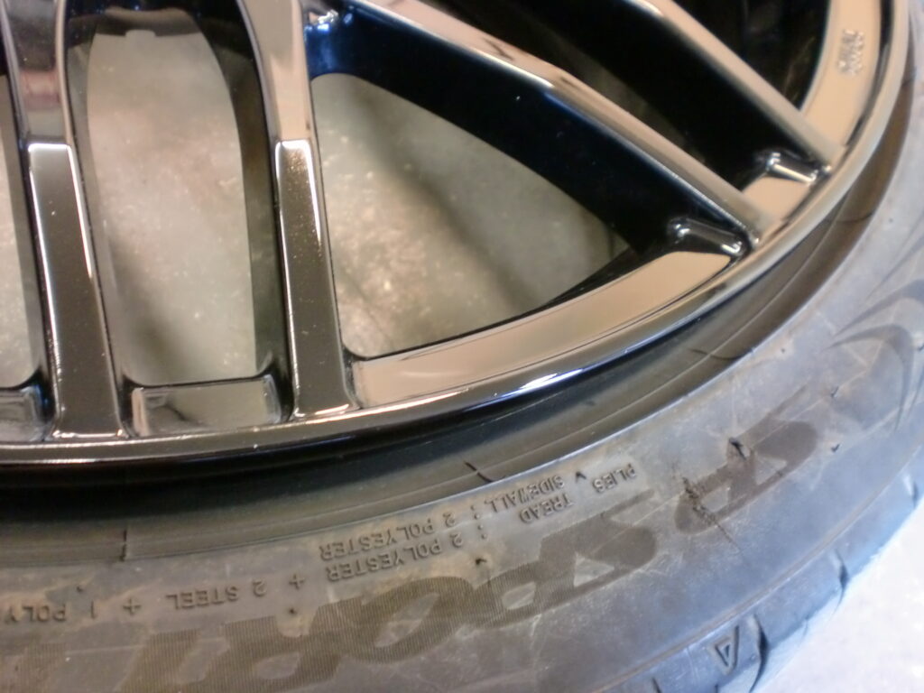 昭島市　ブラック塗装ホイール傷修理