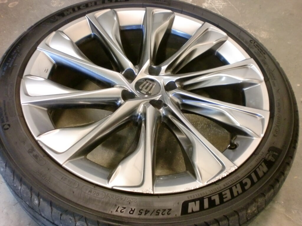 青梅市　ハイパーシルバーホイール傷修理