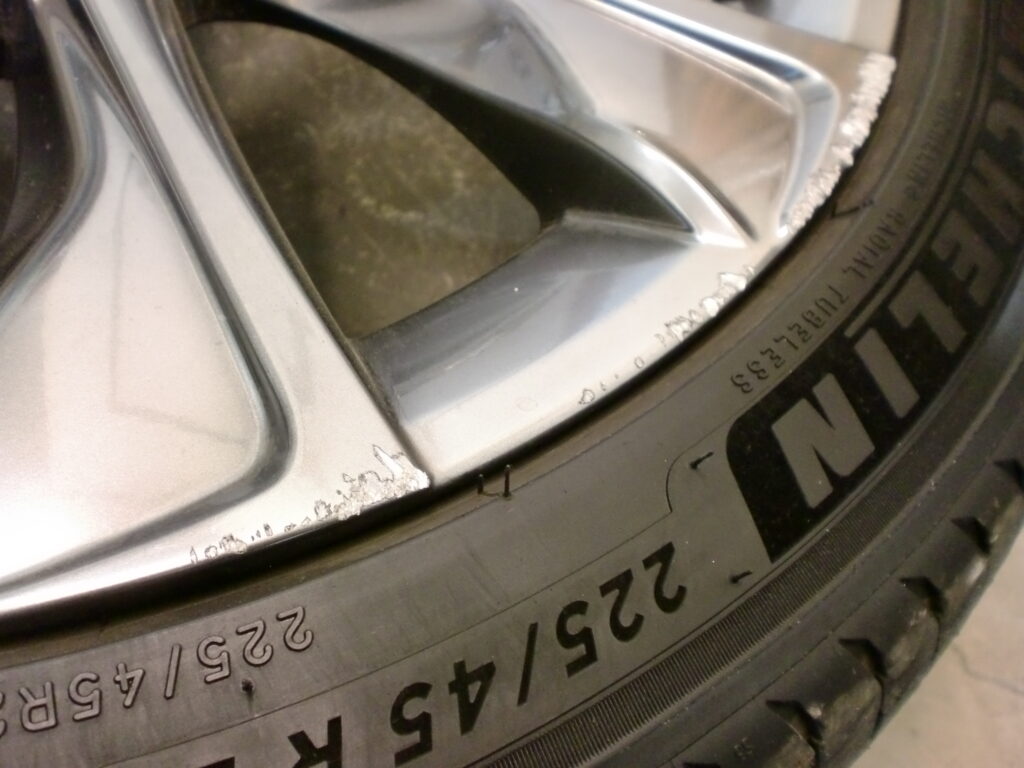 青梅市　ハイパーシルバーホイール傷修理