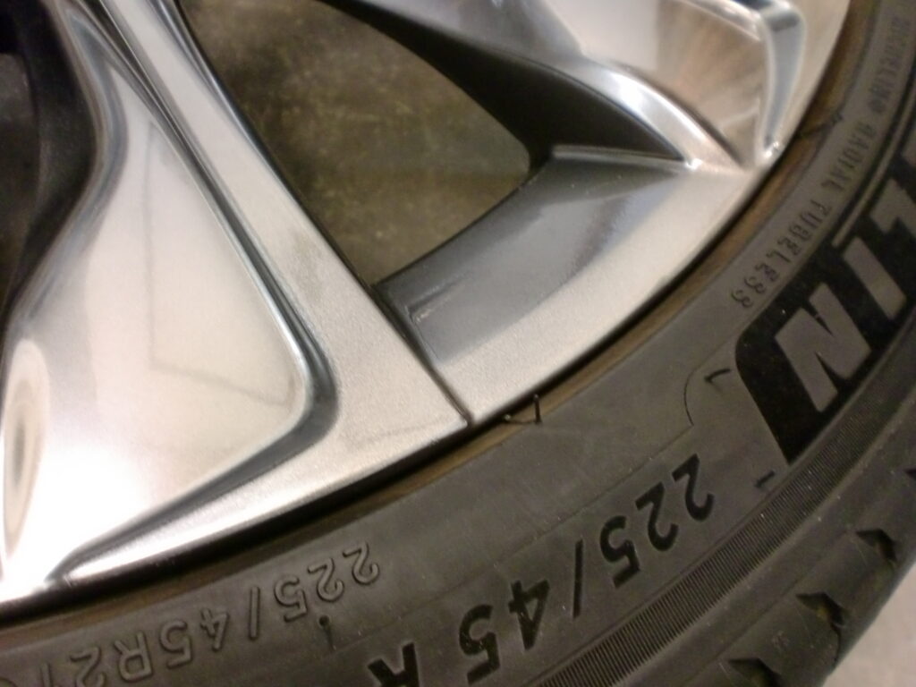 青梅市　ハイパーシルバーホイール傷修理