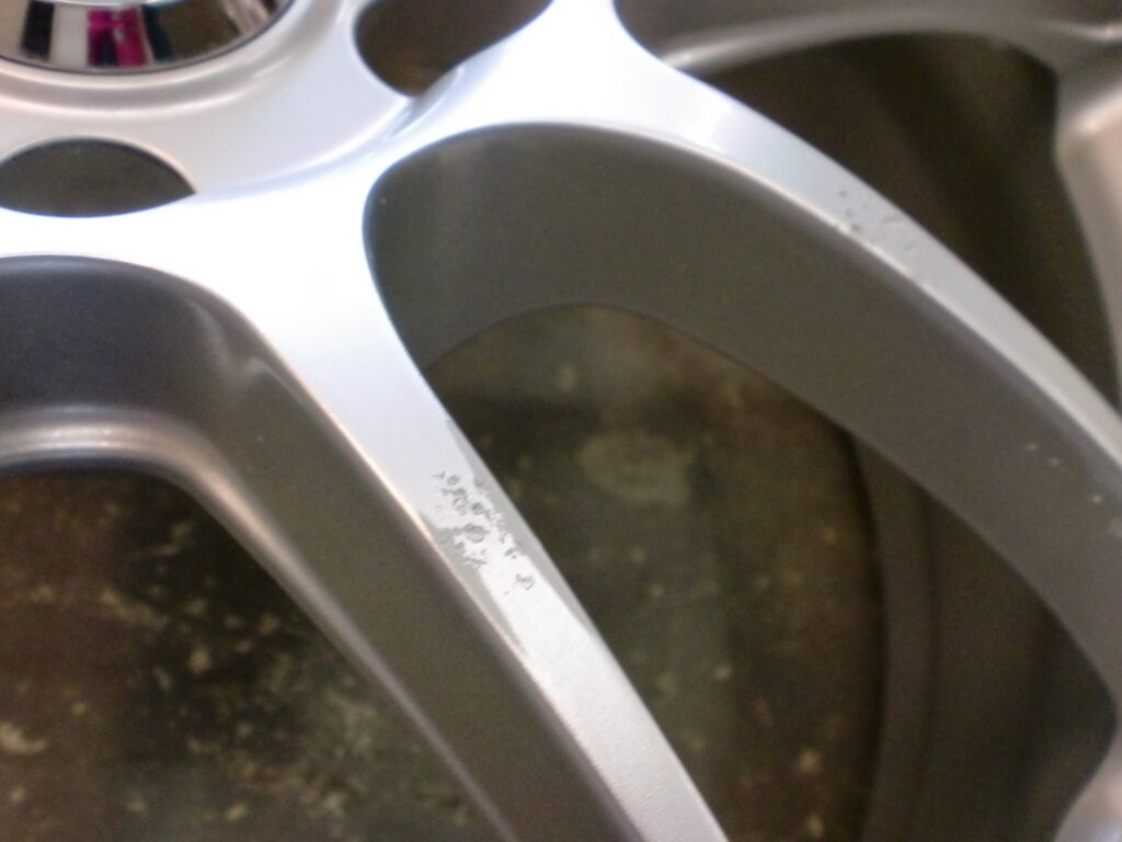 八王子市　シルバー塗装ホイール傷修理